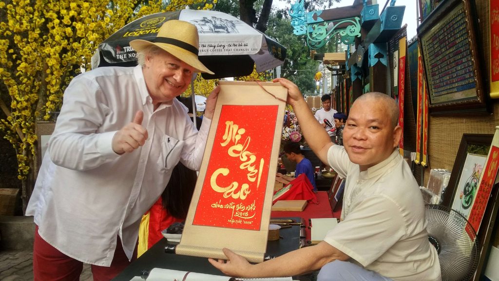 viet-thu-phap-cho-khach-nuoc-ngoai