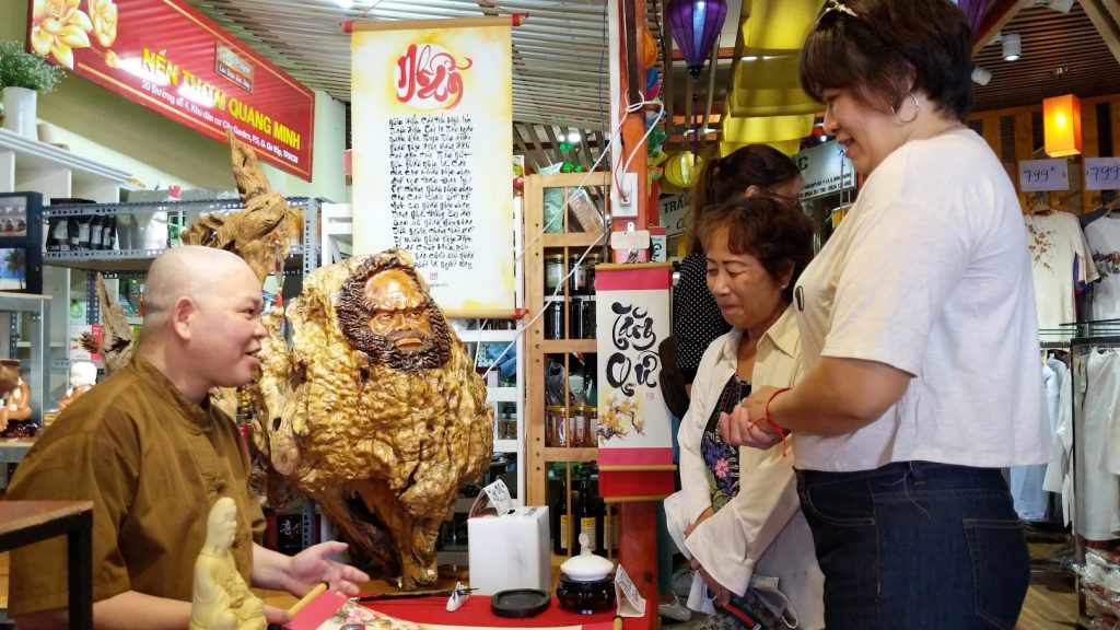 Dịch vụ Ông Đồ tặng chữ thư pháp