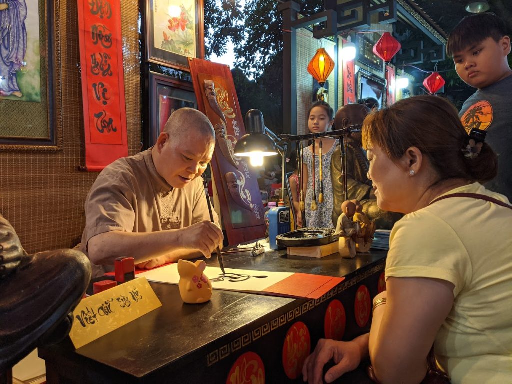 Dịch vụ Ông Đồ tặng chữ thư pháp