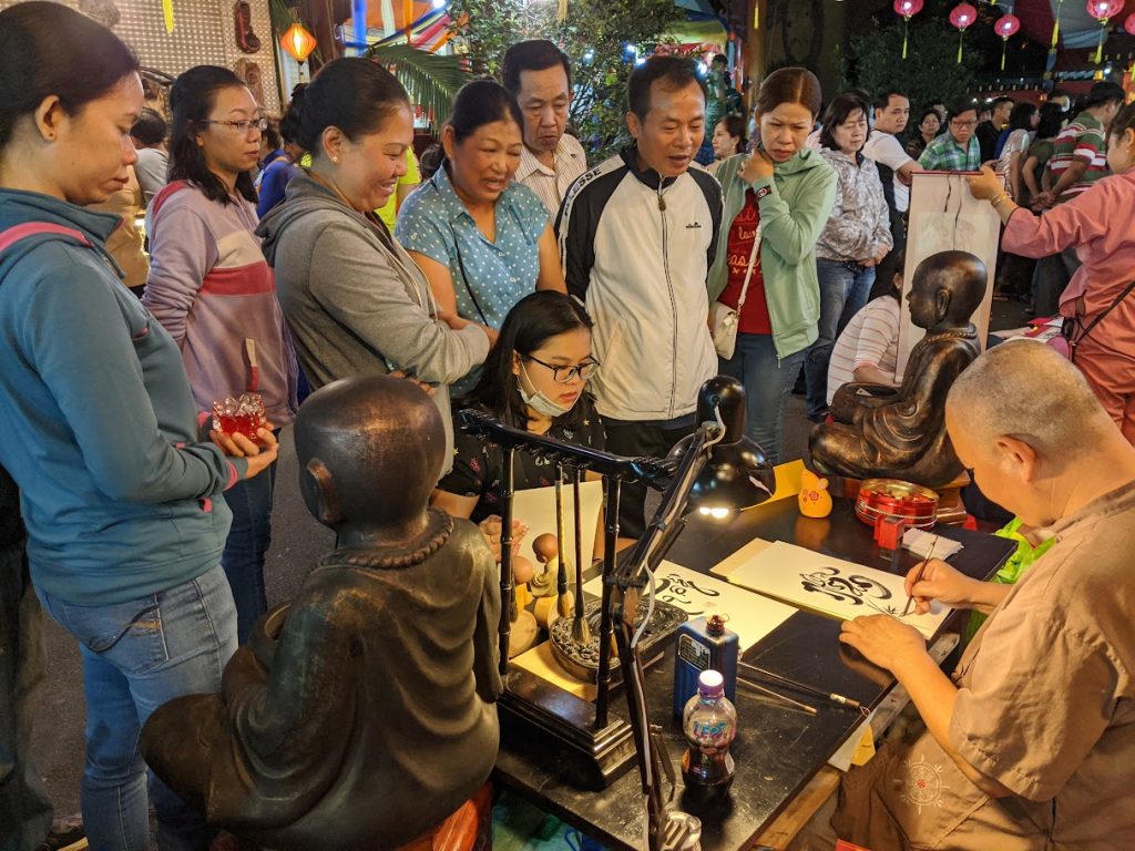 Dịch vụ Ông Đồ tặng chữ thư pháp