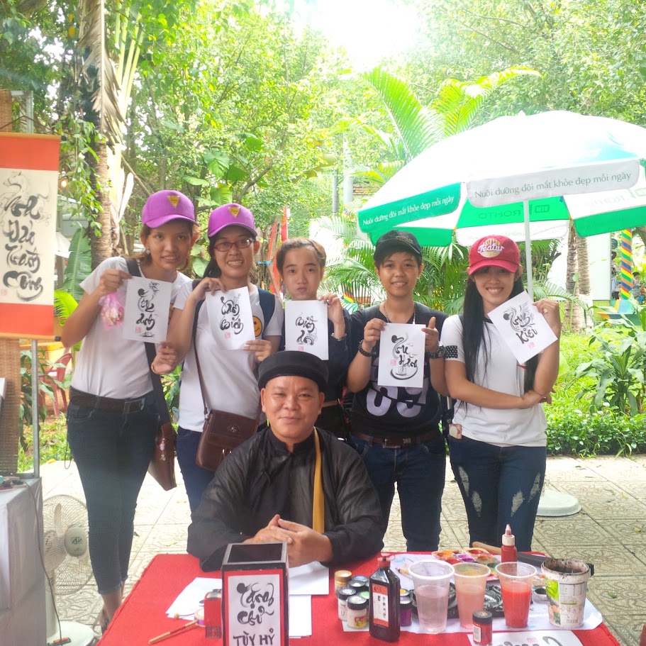 Dịch vụ Ông Đồ tặng chữ thư pháp