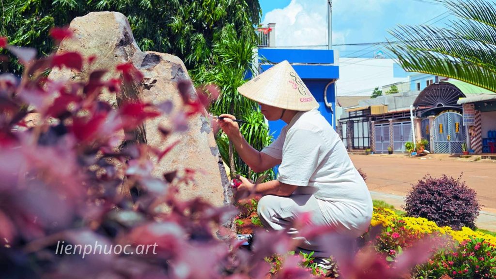 viết thư pháp trên đá